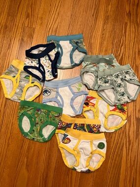 Marvel and dinosaur underwear set